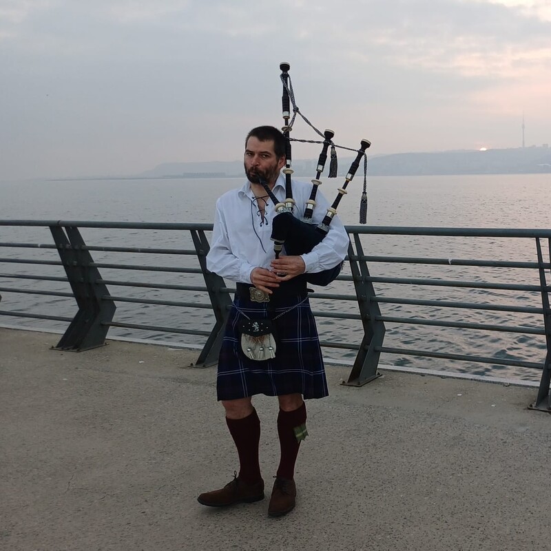 Piping on the Caspian